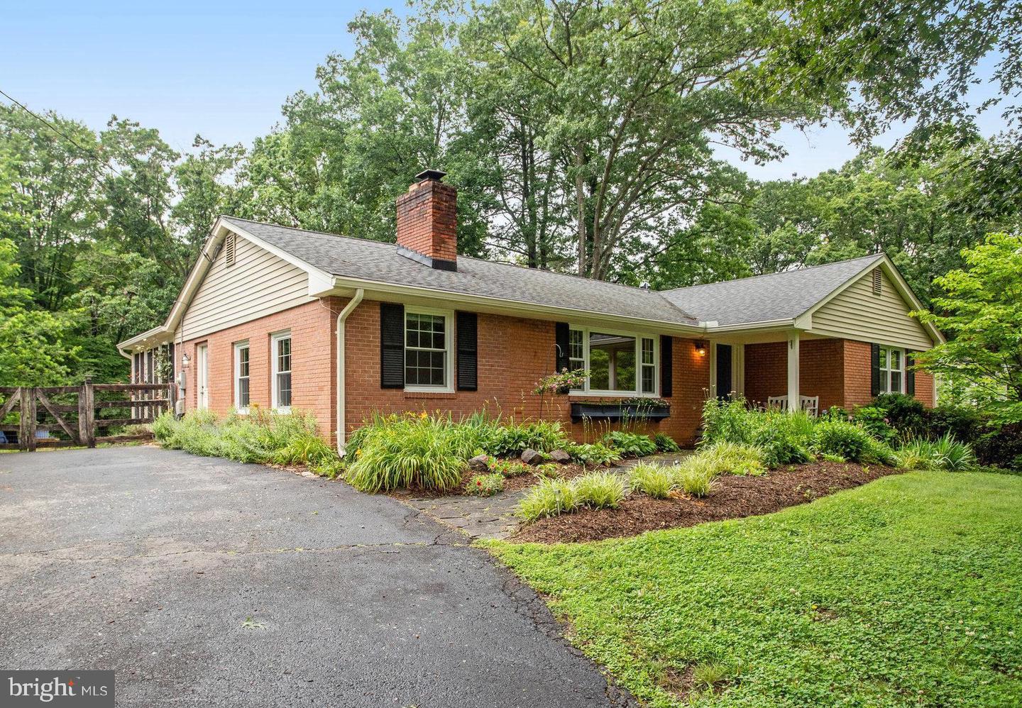10704 MONTGOMERY DR, MANASSAS, Virginia 20111, 3 Bedrooms Bedrooms, ,3 BathroomsBathrooms,Residential,For sale,10704 MONTGOMERY DR,VAPW2096904 MLS # VAPW2096904