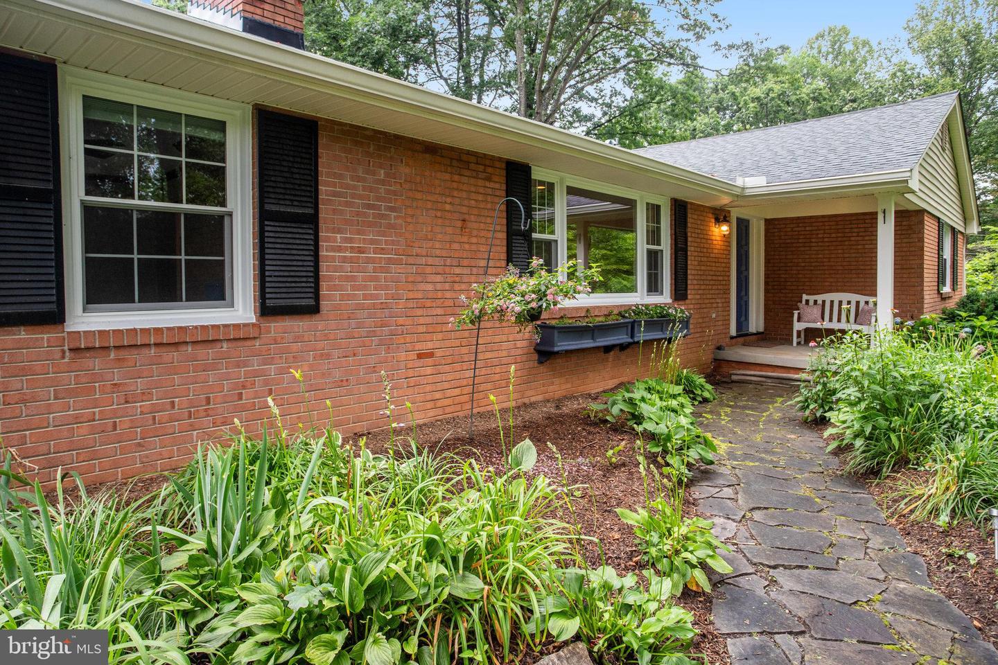 10704 MONTGOMERY DR, MANASSAS, Virginia 20111, 3 Bedrooms Bedrooms, ,3 BathroomsBathrooms,Residential,For sale,10704 MONTGOMERY DR,VAPW2096904 MLS # VAPW2096904