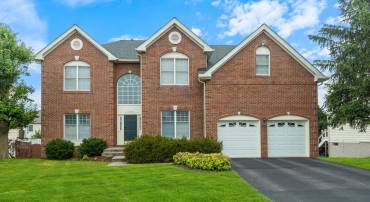 43540 LUCKETTS BRIDGE CIR, ASHBURN, Virginia 20148, 4 Bedrooms Bedrooms, ,4 BathroomsBathrooms,Residential,For sale,43540 LUCKETTS BRIDGE CIR,VALO2099728 MLS # VALO2099728