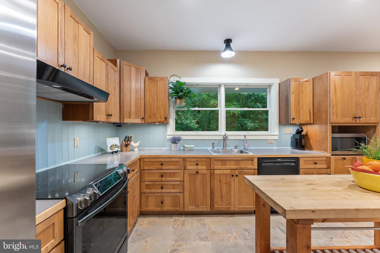 9525 ANGELICA LN, MARSHALL, Virginia 20115, 4 Bedrooms Bedrooms, 10 Rooms Rooms,2 BathroomsBathrooms,Residential,For sale,9525 ANGELICA LN,VAFQ2017116 MLS # VAFQ2017116