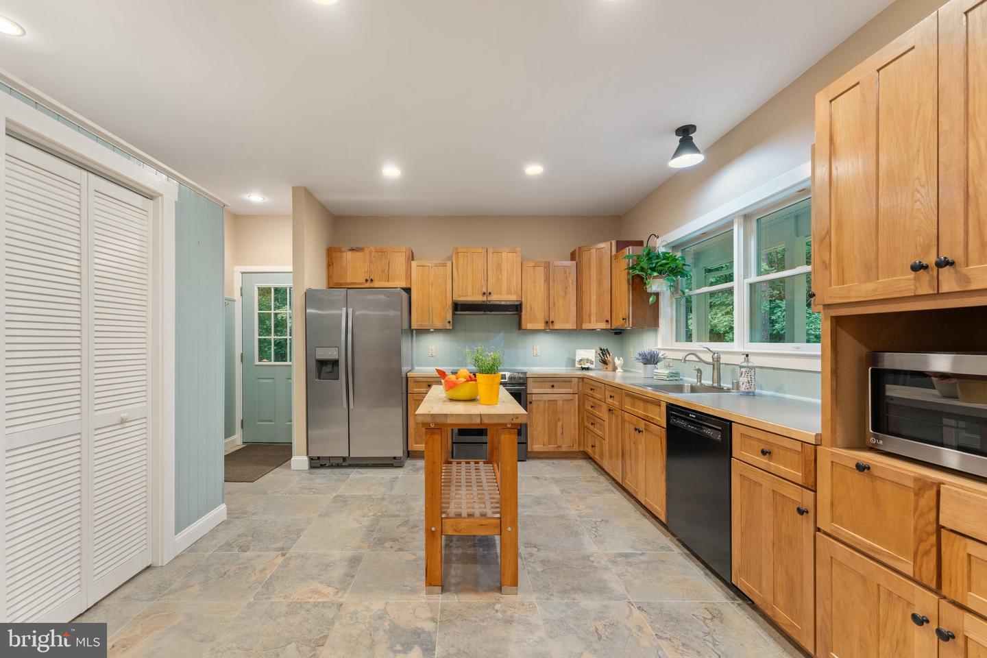 9525 ANGELICA LN, MARSHALL, Virginia 20115, 4 Bedrooms Bedrooms, 10 Rooms Rooms,2 BathroomsBathrooms,Residential,For sale,9525 ANGELICA LN,VAFQ2017116 MLS # VAFQ2017116
