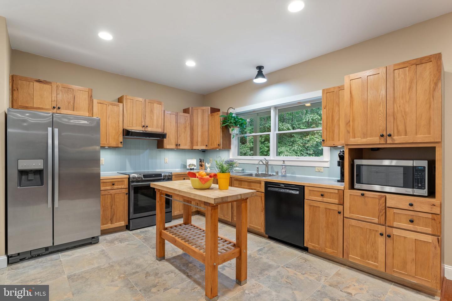 9525 ANGELICA LN, MARSHALL, Virginia 20115, 4 Bedrooms Bedrooms, 10 Rooms Rooms,2 BathroomsBathrooms,Residential,For sale,9525 ANGELICA LN,VAFQ2017116 MLS # VAFQ2017116