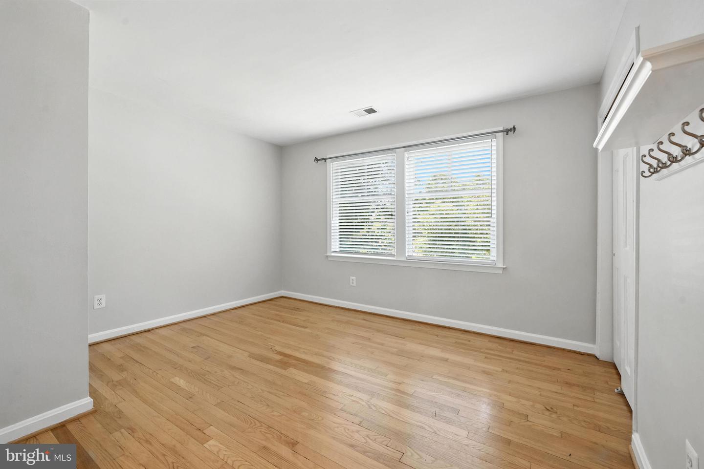 1725 BIRCH RD, MCLEAN, Virginia 22101, 5 Bedrooms Bedrooms, ,3 BathroomsBathrooms,Residential,For sale,1725 BIRCH RD,VAFX2248258 MLS # VAFX2248258