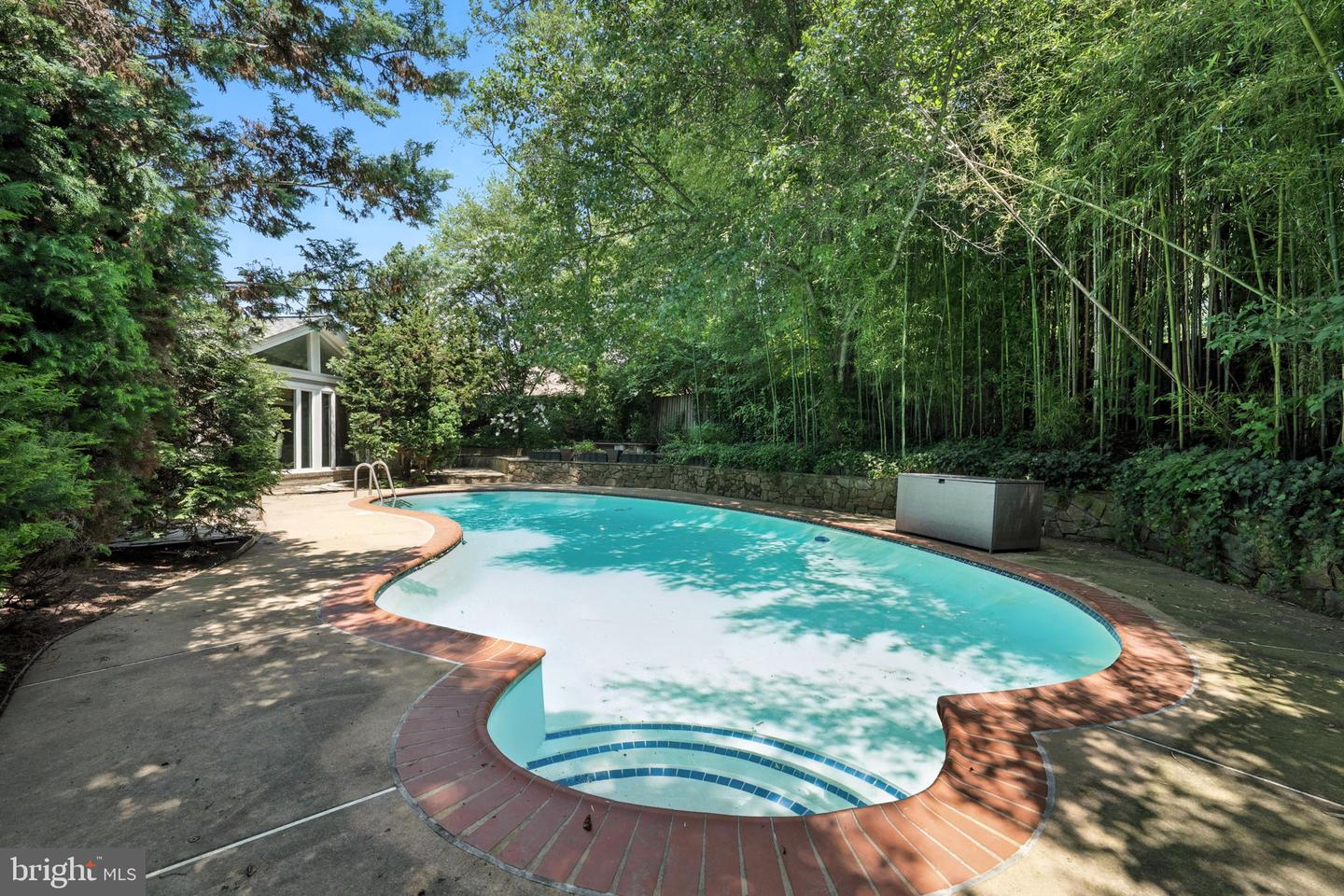 1725 BIRCH RD, MCLEAN, Virginia 22101, 5 Bedrooms Bedrooms, ,3 BathroomsBathrooms,Residential,For sale,1725 BIRCH RD,VAFX2248258 MLS # VAFX2248258