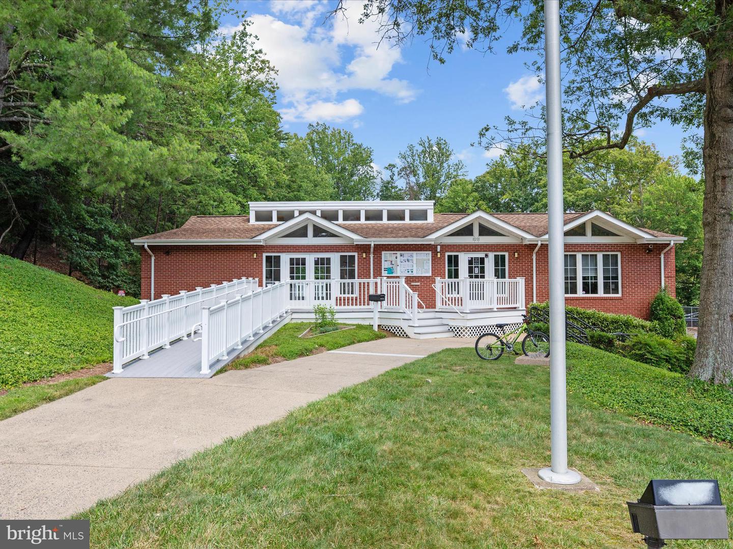 8490 MAGIC TREE CT, SPRINGFIELD, Virginia 22153, 4 Bedrooms Bedrooms, ,3 BathroomsBathrooms,Residential,For sale,8490 MAGIC TREE CT,VAFX2249358 MLS # VAFX2249358