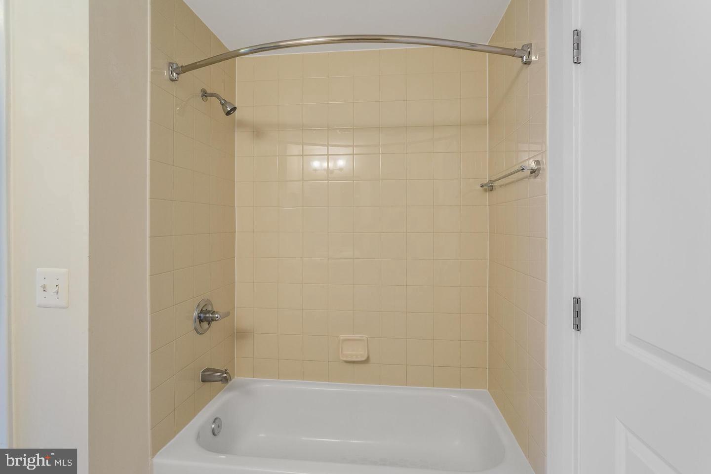 2001 15TH ST N #319, ARLINGTON, Virginia 22201, 1 Bedroom Bedrooms, ,1 BathroomBathrooms,Residential,For sale,2001 15TH ST N #319,VAAR2059748 MLS # VAAR2059748