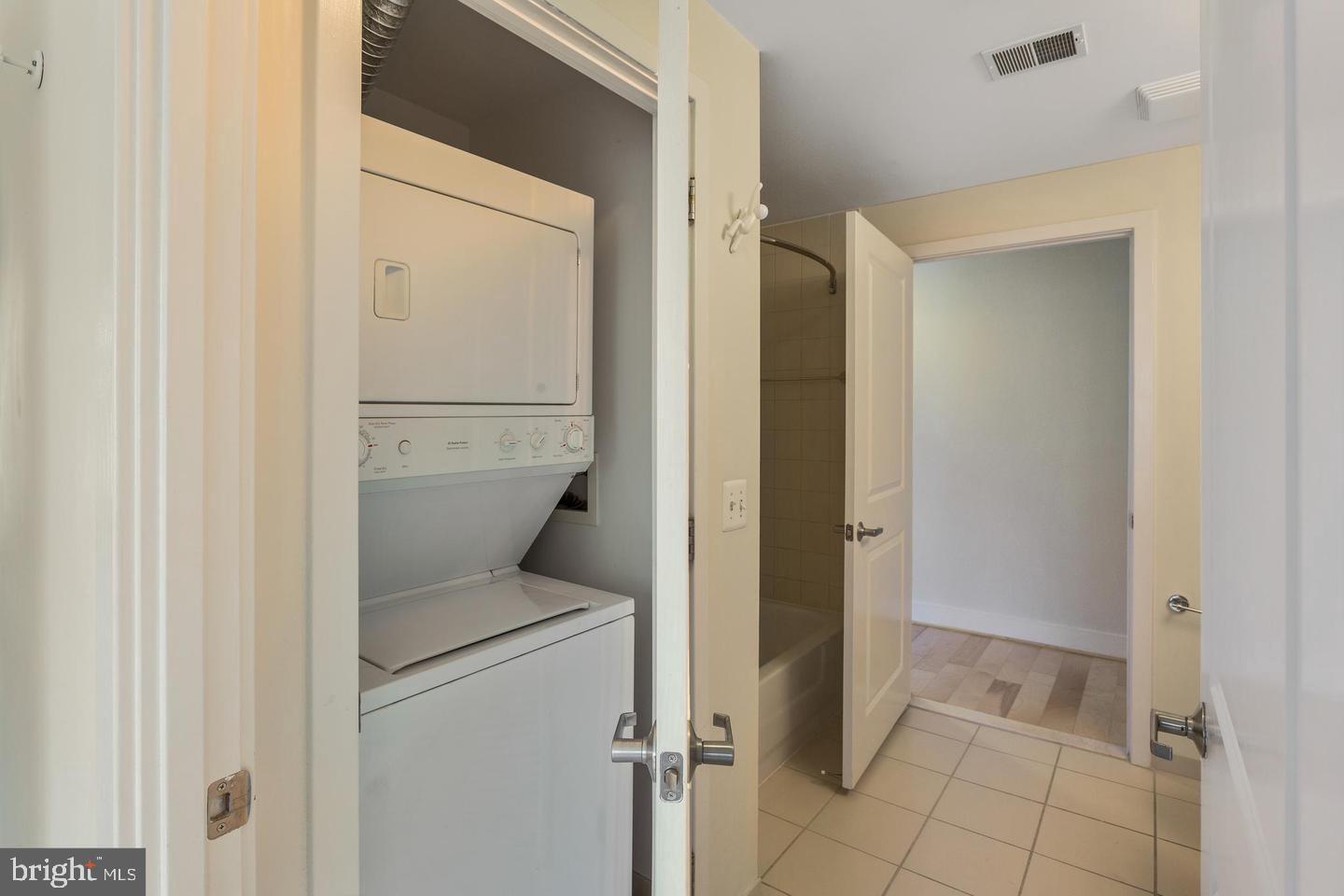 2001 15TH ST N #319, ARLINGTON, Virginia 22201, 1 Bedroom Bedrooms, ,1 BathroomBathrooms,Residential,For sale,2001 15TH ST N #319,VAAR2059748 MLS # VAAR2059748