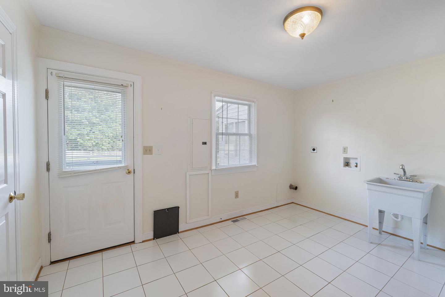 16474 DOUGLAS RD, BARBOURSVILLE, Virginia 22923, 3 Bedrooms Bedrooms, 11 Rooms Rooms,2 BathroomsBathrooms,Residential,For sale,16474 DOUGLAS RD,VAOR2010014 MLS # VAOR2010014