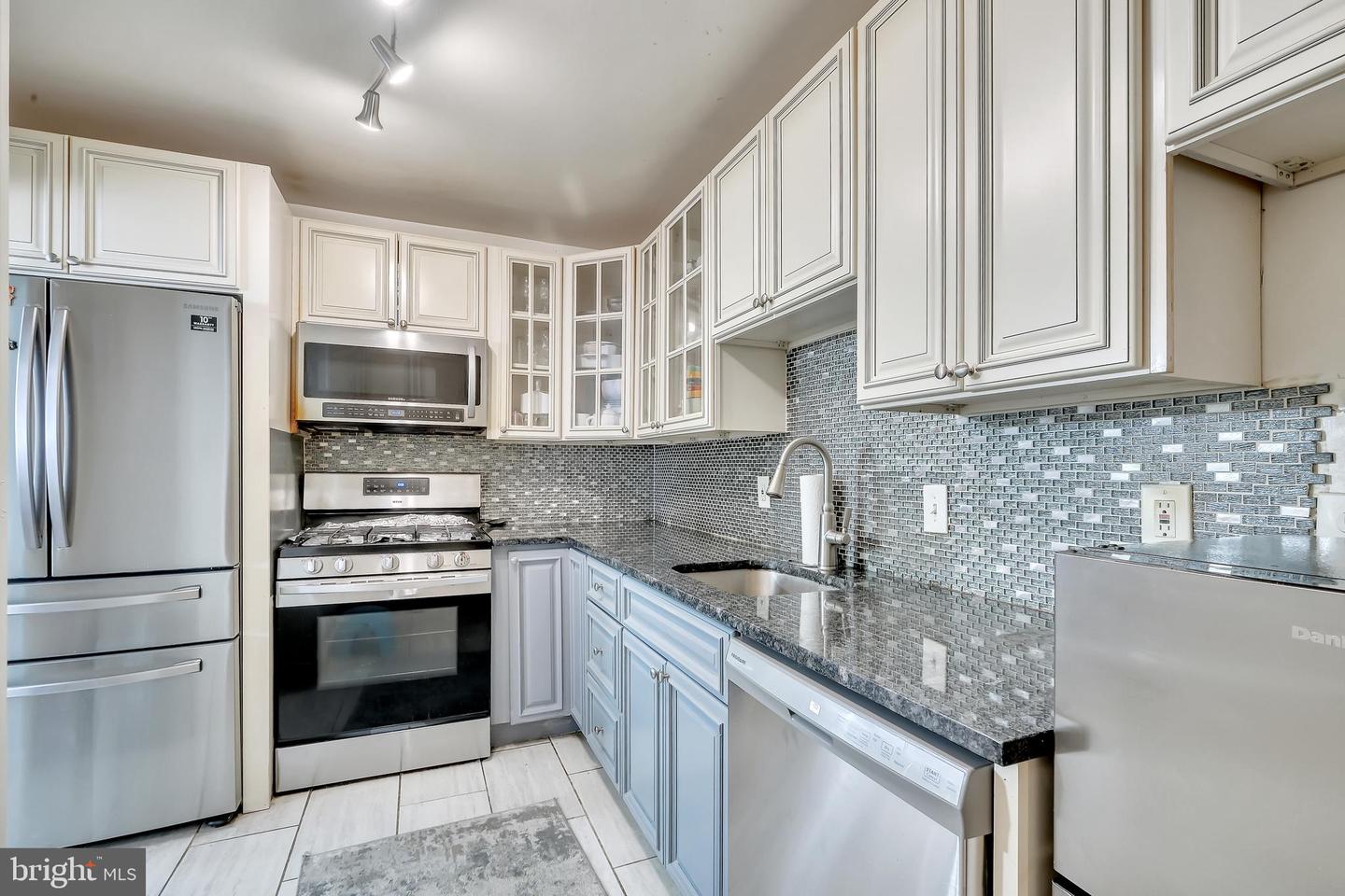 511 N ARMISTEAD ST #202, ALEXANDRIA, Virginia 22312, 3 Bedrooms Bedrooms, ,2 BathroomsBathrooms,Residential,For sale,511 N ARMISTEAD ST #202,VAAX2046876 MLS # VAAX2046876
