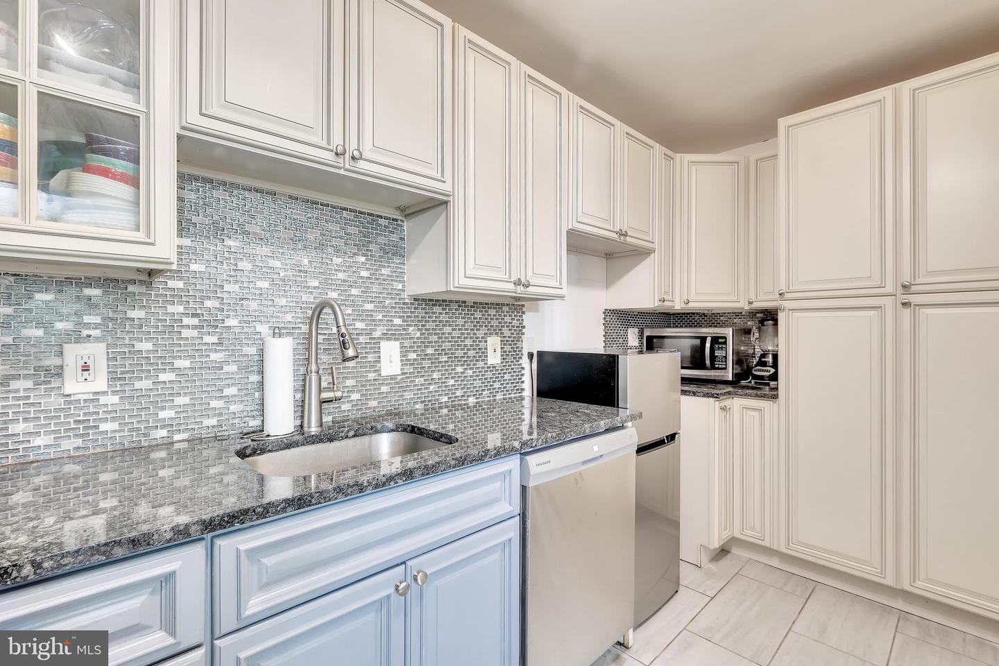 511 N ARMISTEAD ST #202, ALEXANDRIA, Virginia 22312, 3 Bedrooms Bedrooms, ,2 BathroomsBathrooms,Residential,For sale,511 N ARMISTEAD ST #202,VAAX2046876 MLS # VAAX2046876