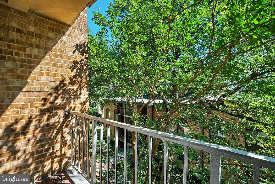 511 N ARMISTEAD ST #202, ALEXANDRIA, Virginia 22312, 3 Bedrooms Bedrooms, ,2 BathroomsBathrooms,Residential,For sale,511 N ARMISTEAD ST #202,VAAX2046876 MLS # VAAX2046876