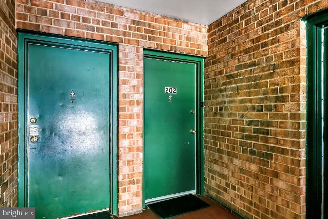 511 N ARMISTEAD ST #202, ALEXANDRIA, Virginia 22312, 3 Bedrooms Bedrooms, ,2 BathroomsBathrooms,Residential,For sale,511 N ARMISTEAD ST #202,VAAX2046876 MLS # VAAX2046876
