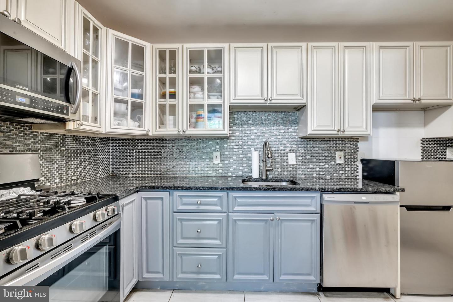511 N ARMISTEAD ST #202, ALEXANDRIA, Virginia 22312, 3 Bedrooms Bedrooms, ,2 BathroomsBathrooms,Residential,For sale,511 N ARMISTEAD ST #202,VAAX2046876 MLS # VAAX2046876