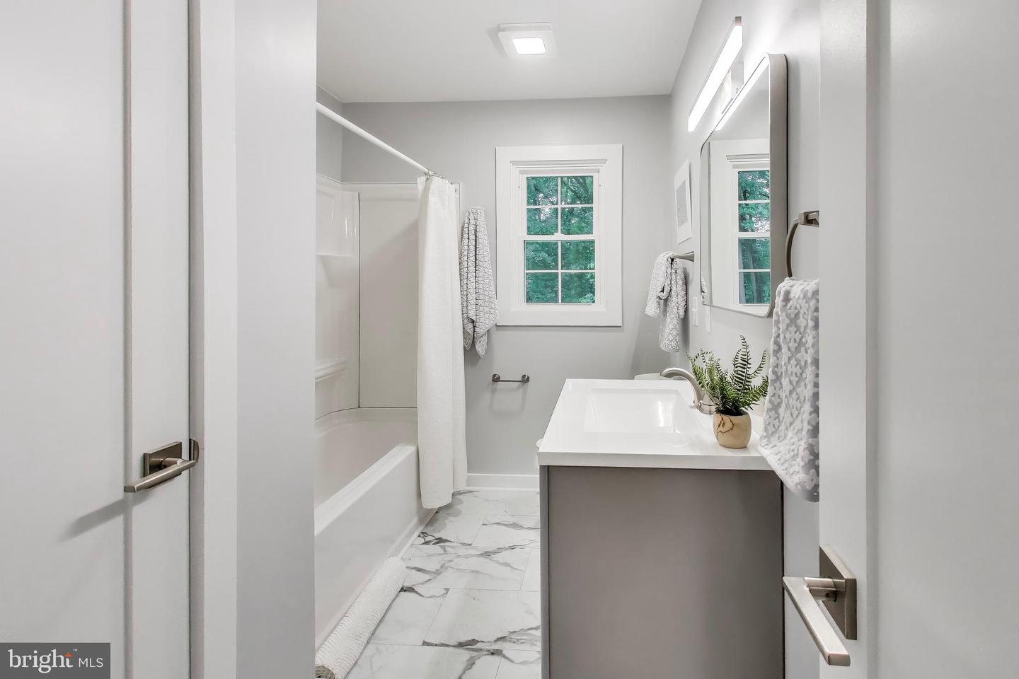 1400 WAKE FOREST DR, ALEXANDRIA, Virginia 22307, 3 Bedrooms Bedrooms, ,3 BathroomsBathrooms,Residential,For sale,1400 WAKE FOREST DR,VAFX2252288 MLS # VAFX2252288