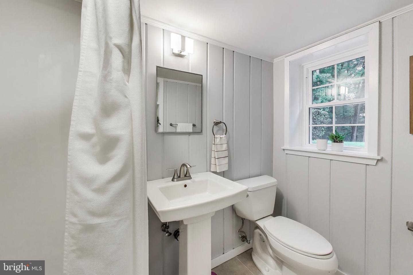 1400 WAKE FOREST DR, ALEXANDRIA, Virginia 22307, 3 Bedrooms Bedrooms, ,3 BathroomsBathrooms,Residential,For sale,1400 WAKE FOREST DR,VAFX2252288 MLS # VAFX2252288