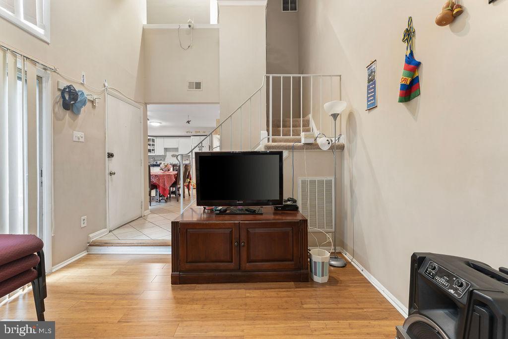 10805 VIOLET CT, MANASSAS, Virginia 20109, 3 Bedrooms Bedrooms, ,2 BathroomsBathrooms,Residential,For sale,10805 VIOLET CT,VAPW2098152 MLS # VAPW2098152
