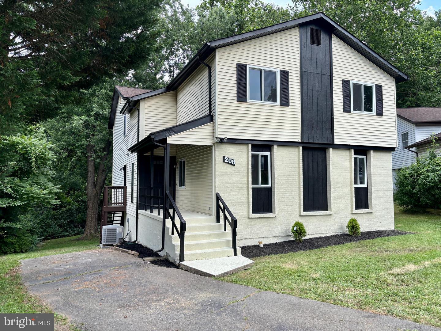 208 KEYES CT, STERLING, Virginia 20164, 5 Bedrooms Bedrooms, ,3 BathroomsBathrooms,Residential,For sale,208 KEYES CT,VALO2100836 MLS # VALO2100836