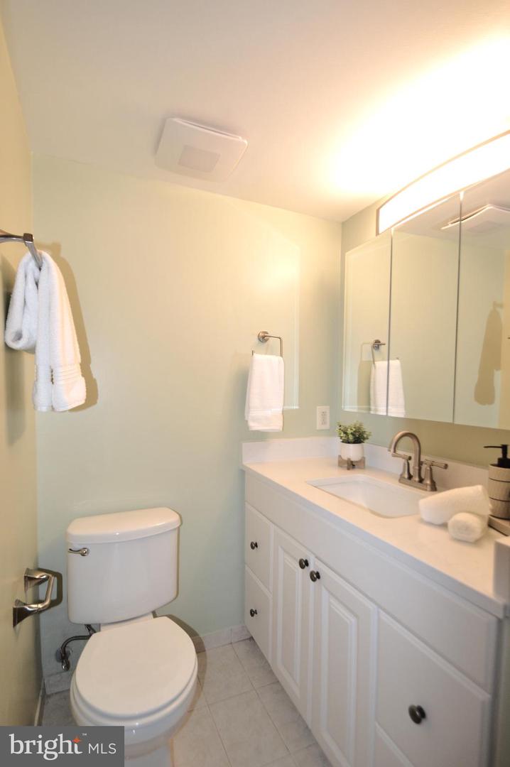 1245 13TH ST NW #902, WASHINGTON, District Of Columbia 20005, 2 Bedrooms Bedrooms, ,2 BathroomsBathrooms,Residential,For sale,1245 13TH ST NW #902,DCDC2208452 MLS # DCDC2208452