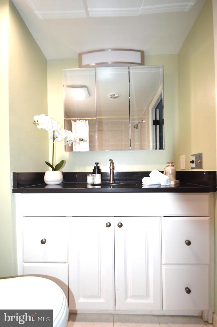 1245 13TH ST NW #902, WASHINGTON, District Of Columbia 20005, 2 Bedrooms Bedrooms, ,2 BathroomsBathrooms,Residential,For sale,1245 13TH ST NW #902,DCDC2208452 MLS # DCDC2208452