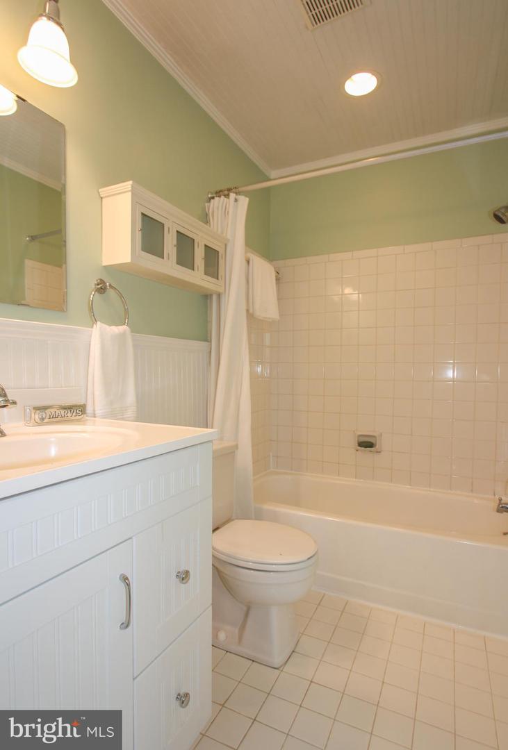 1434 POTOMAC AVE SE #5, WASHINGTON, District Of Columbia 20003, 1 Bedroom Bedrooms, ,1 BathroomBathrooms,Residential,For sale,1434 POTOMAC AVE SE #5,DCDC2208460 MLS # DCDC2208460