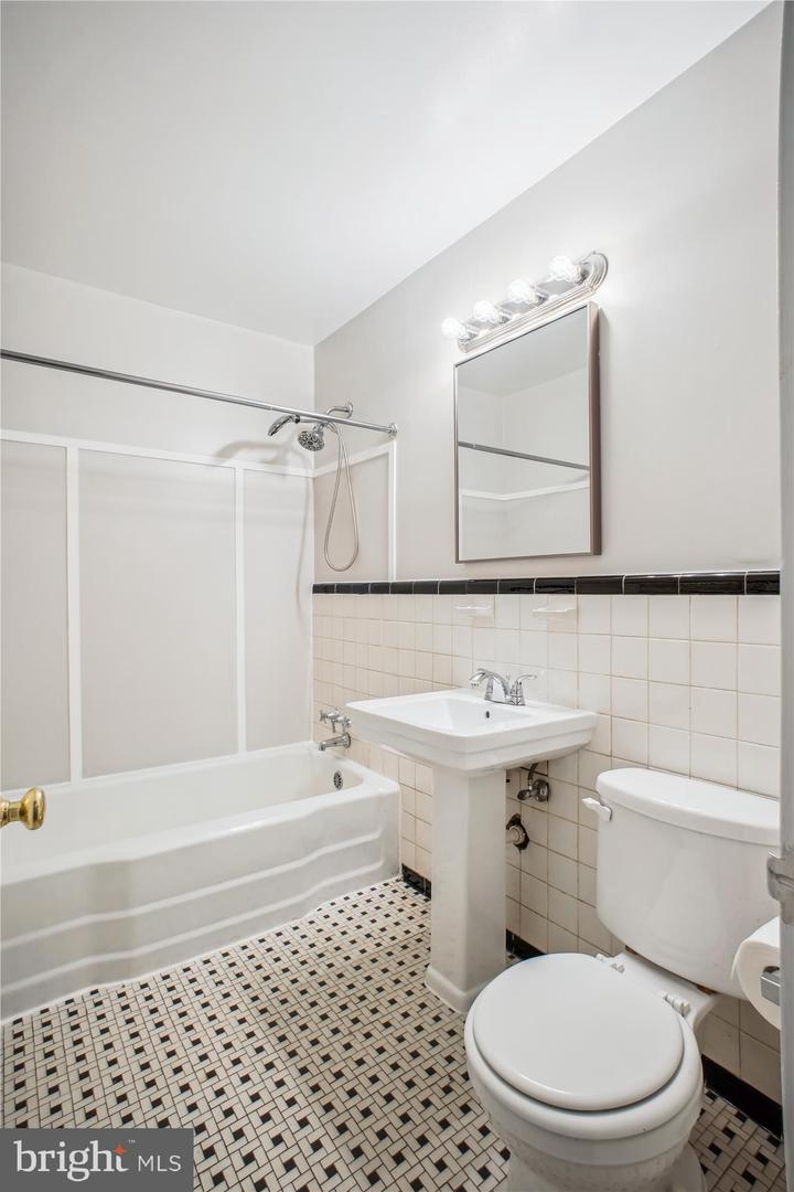 3135 MANOR RD, FALLS CHURCH, Virginia 22042, 3 Bedrooms Bedrooms, ,2 BathroomsBathrooms,Residential,For sale,3135 MANOR RD,VAFX2252664 MLS # VAFX2252664