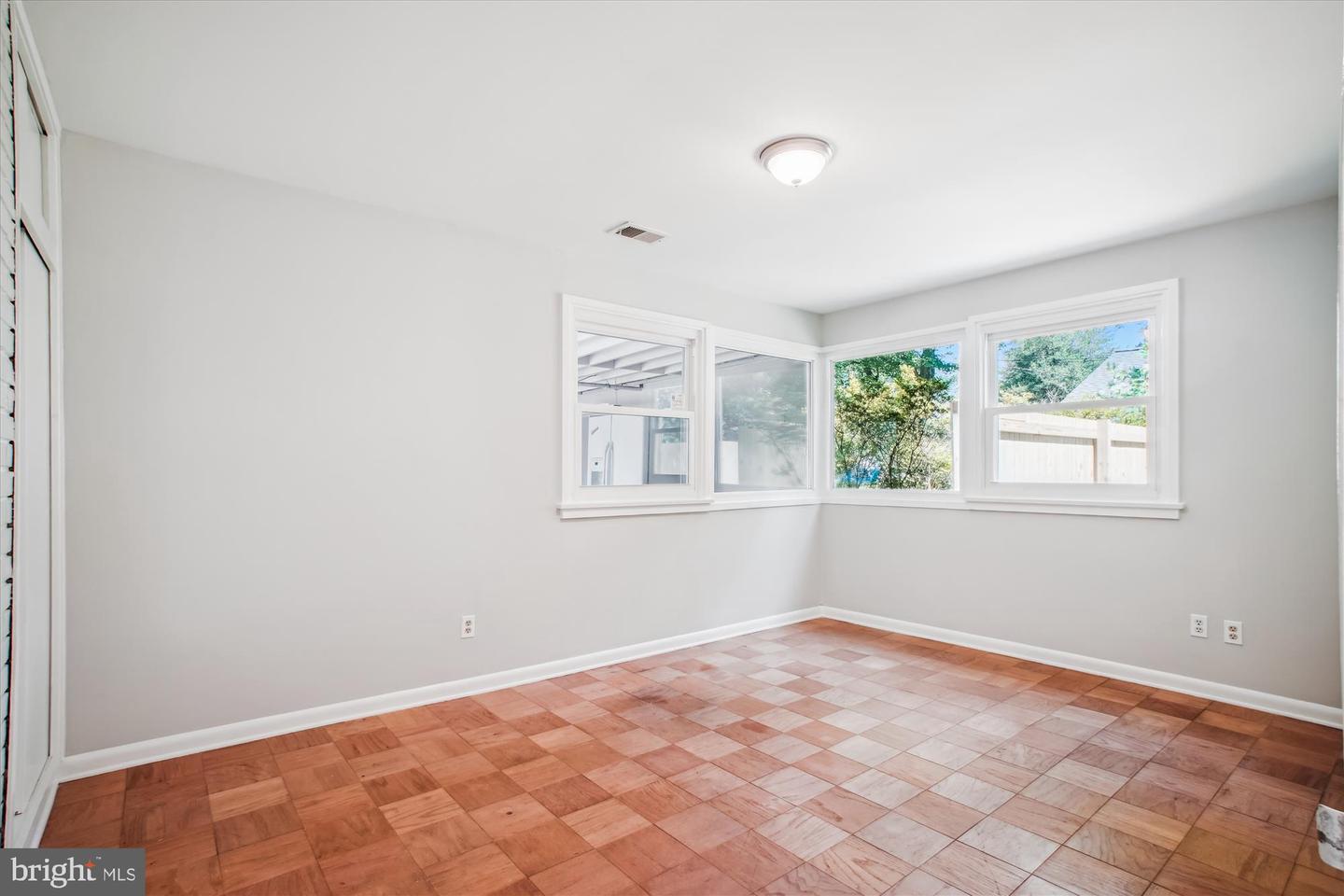 3135 MANOR RD, FALLS CHURCH, Virginia 22042, 3 Bedrooms Bedrooms, ,2 BathroomsBathrooms,Residential,For sale,3135 MANOR RD,VAFX2252664 MLS # VAFX2252664