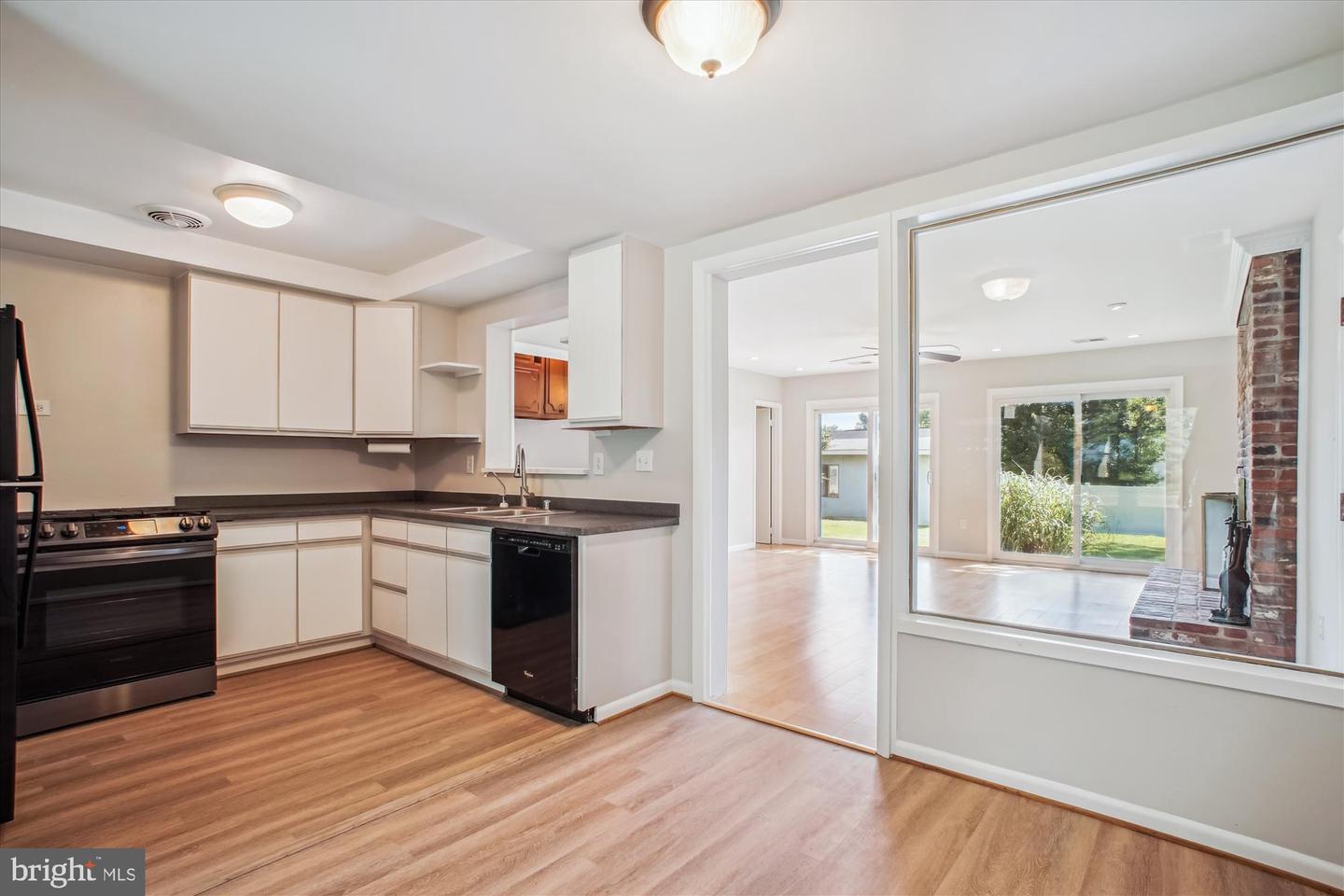 3135 MANOR RD, FALLS CHURCH, Virginia 22042, 3 Bedrooms Bedrooms, ,2 BathroomsBathrooms,Residential,For sale,3135 MANOR RD,VAFX2252664 MLS # VAFX2252664