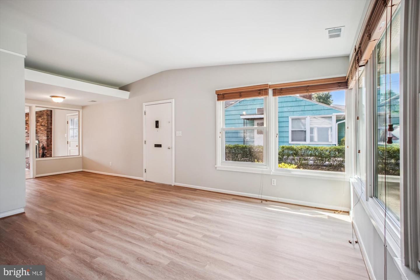 3135 MANOR RD, FALLS CHURCH, Virginia 22042, 3 Bedrooms Bedrooms, ,2 BathroomsBathrooms,Residential,For sale,3135 MANOR RD,VAFX2252664 MLS # VAFX2252664