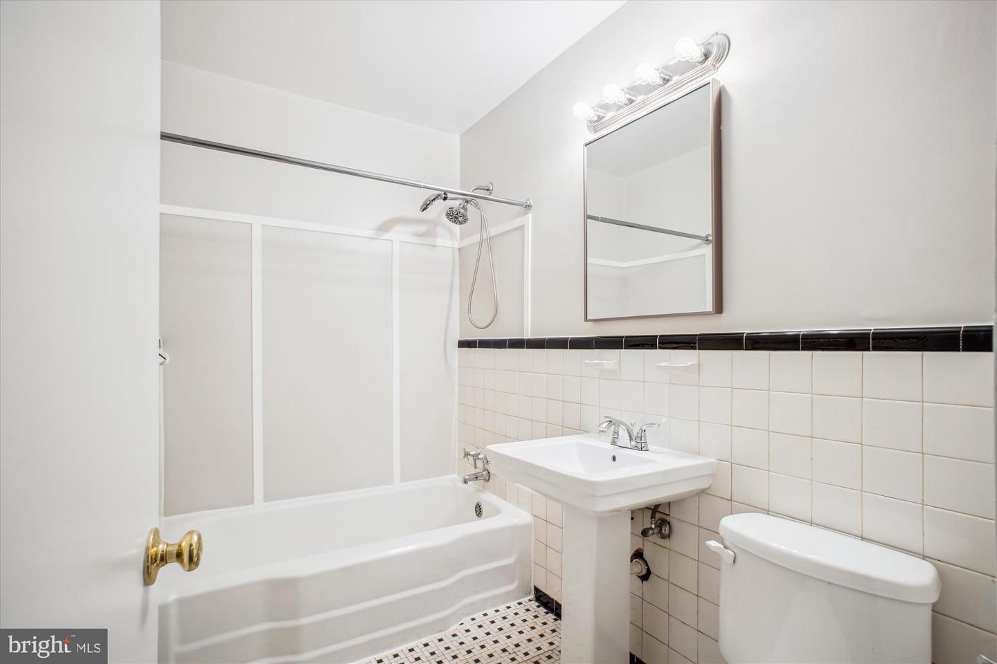 3135 MANOR RD, FALLS CHURCH, Virginia 22042, 3 Bedrooms Bedrooms, ,2 BathroomsBathrooms,Residential,For sale,3135 MANOR RD,VAFX2252664 MLS # VAFX2252664