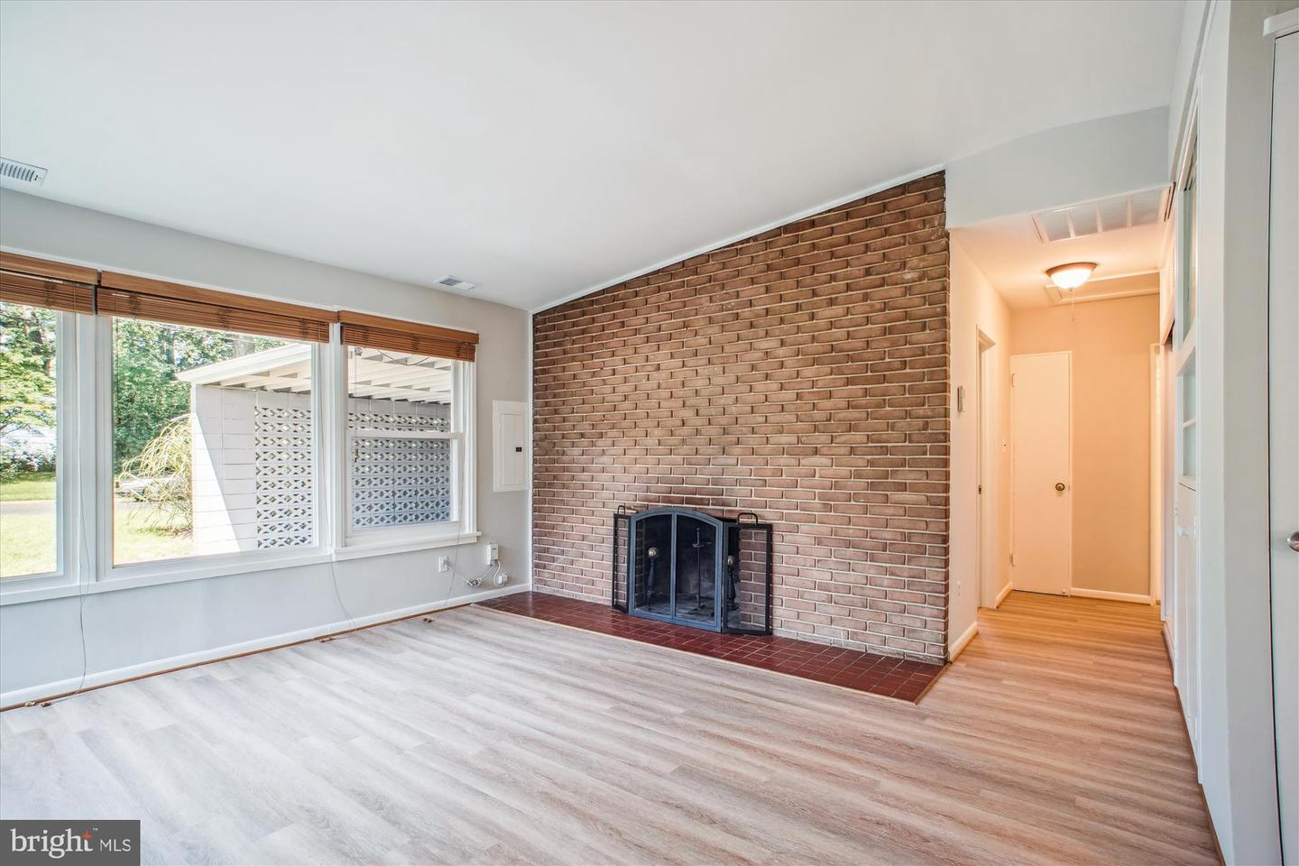 3135 MANOR RD, FALLS CHURCH, Virginia 22042, 3 Bedrooms Bedrooms, ,2 BathroomsBathrooms,Residential,For sale,3135 MANOR RD,VAFX2252664 MLS # VAFX2252664