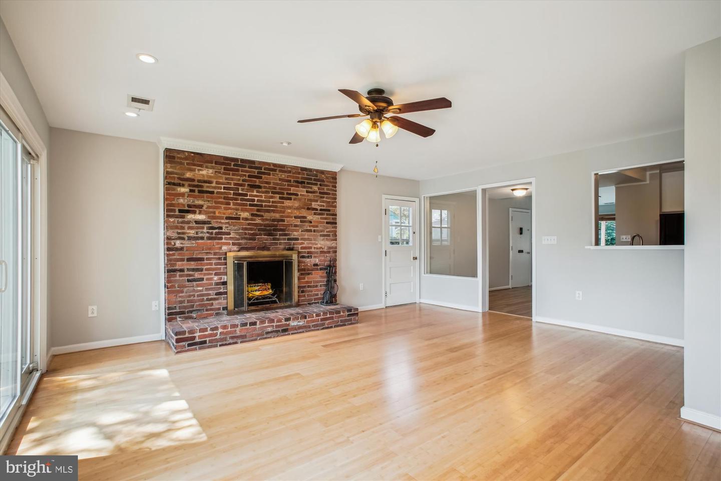 3135 MANOR RD, FALLS CHURCH, Virginia 22042, 3 Bedrooms Bedrooms, ,2 BathroomsBathrooms,Residential,For sale,3135 MANOR RD,VAFX2252664 MLS # VAFX2252664