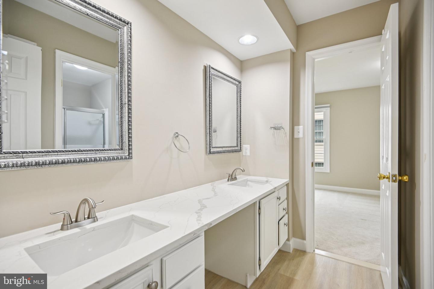4528 ORR DR, CHANTILLY, Virginia 20151, 4 Bedrooms Bedrooms, ,4 BathroomsBathrooms,Residential,For sale,4528 ORR DR,VAFX2252948 MLS # VAFX2252948