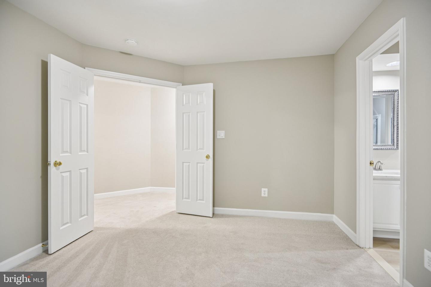 4528 ORR DR, CHANTILLY, Virginia 20151, 4 Bedrooms Bedrooms, ,4 BathroomsBathrooms,Residential,For sale,4528 ORR DR,VAFX2252948 MLS # VAFX2252948