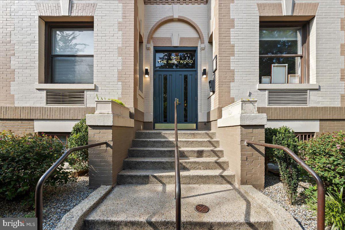 1843 MINTWOOD PL NW #207, WASHINGTON, District Of Columbia 20009, 1 Bedroom Bedrooms, ,2 BathroomsBathrooms,Residential,For sale,1843 MINTWOOD PL NW #207,DCDC2208668 MLS # DCDC2208668