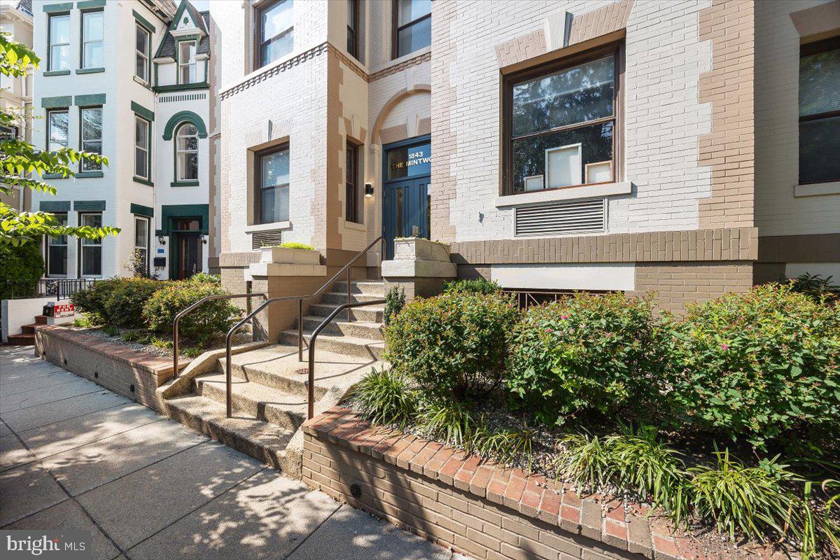 1843 MINTWOOD PL NW #207, WASHINGTON, District Of Columbia 20009, 1 Bedroom Bedrooms, ,2 BathroomsBathrooms,Residential,For sale,1843 MINTWOOD PL NW #207,DCDC2208668 MLS # DCDC2208668