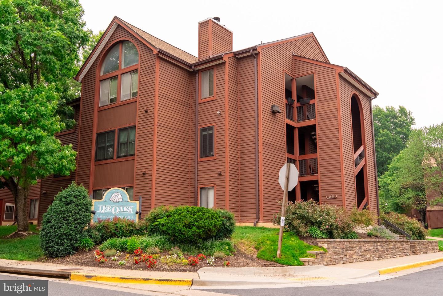 2820 LEE OAKS PLACE #302, FALLS CHURCH, Virginia 22046, 3 Bedrooms Bedrooms, ,2 BathroomsBathrooms,Residential,For sale,2820 LEE OAKS PLACE #302,VAFX2252982 MLS # VAFX2252982