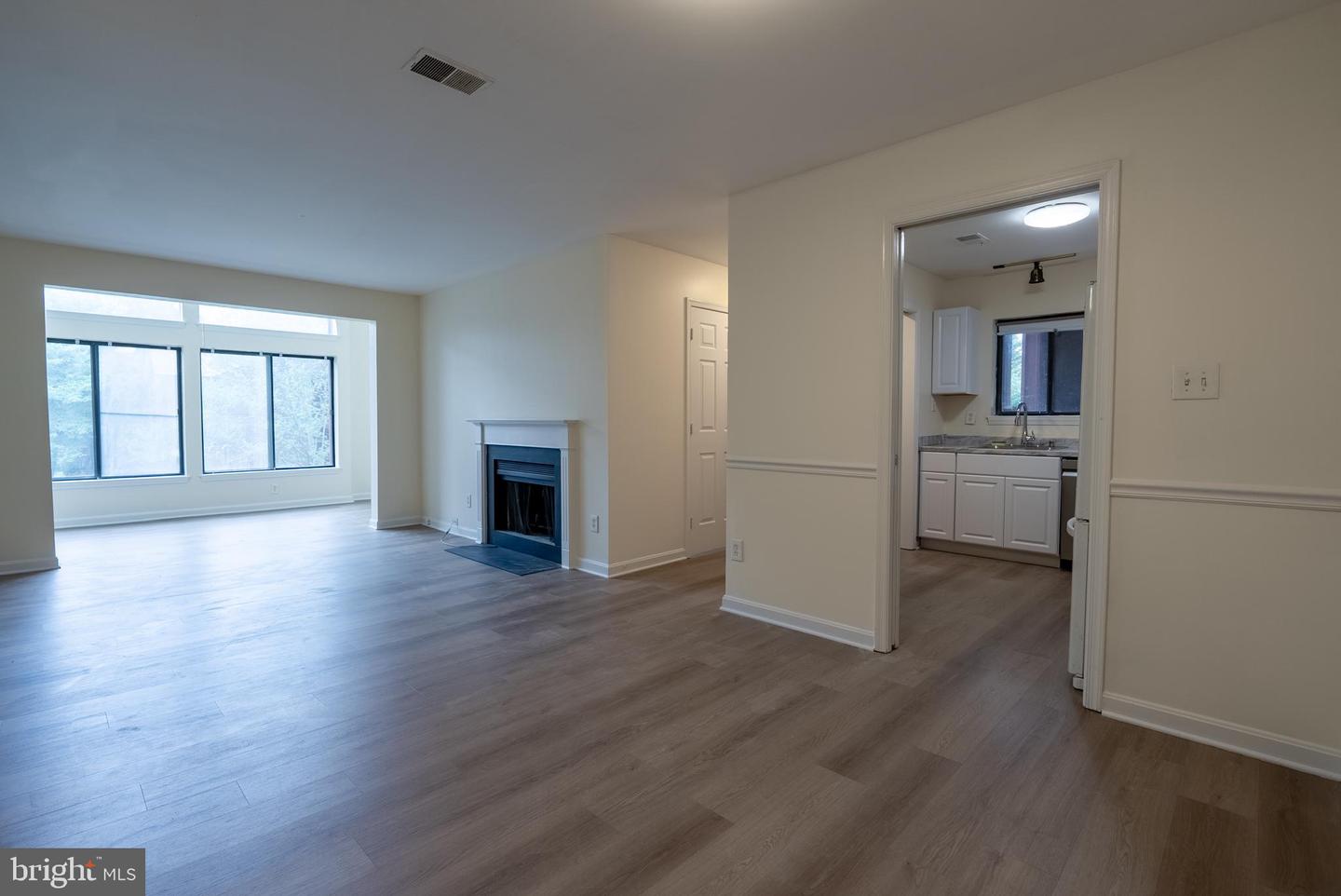 2820 LEE OAKS PLACE #302, FALLS CHURCH, Virginia 22046, 3 Bedrooms Bedrooms, ,2 BathroomsBathrooms,Residential,For sale,2820 LEE OAKS PLACE #302,VAFX2252982 MLS # VAFX2252982