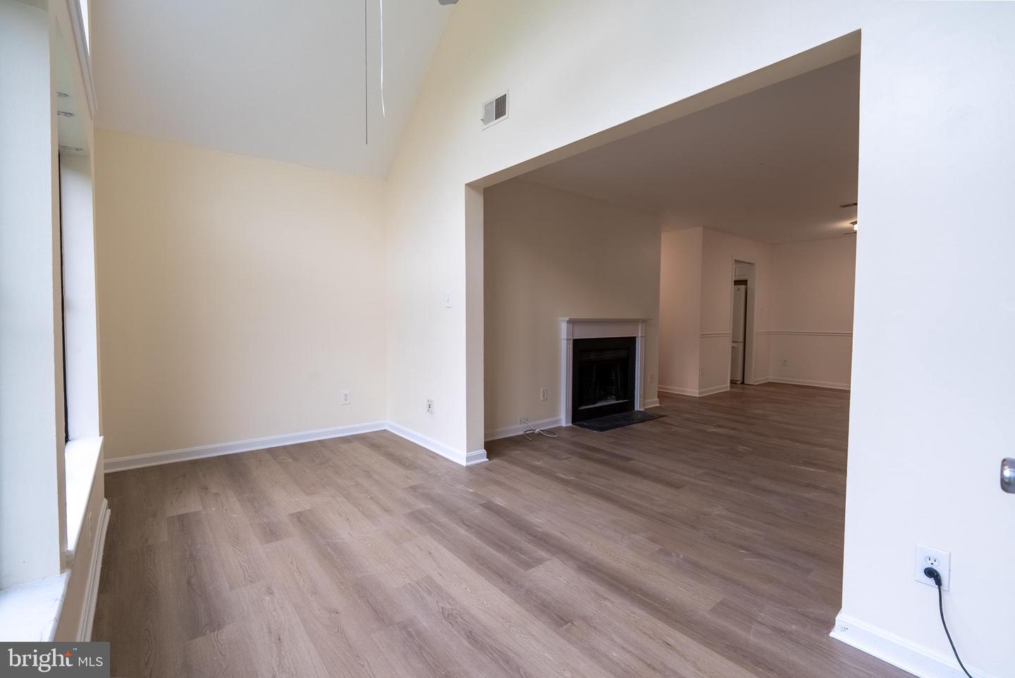 2820 LEE OAKS PLACE #302, FALLS CHURCH, Virginia 22046, 3 Bedrooms Bedrooms, ,2 BathroomsBathrooms,Residential,For sale,2820 LEE OAKS PLACE #302,VAFX2252982 MLS # VAFX2252982