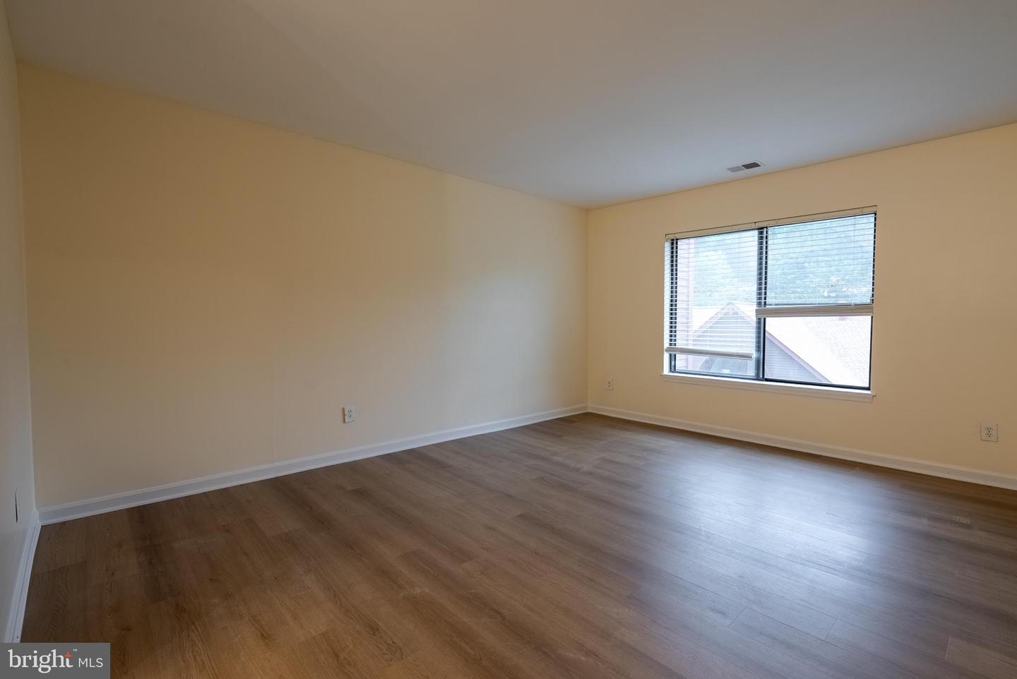 2820 LEE OAKS PLACE #302, FALLS CHURCH, Virginia 22046, 3 Bedrooms Bedrooms, ,2 BathroomsBathrooms,Residential,For sale,2820 LEE OAKS PLACE #302,VAFX2252982 MLS # VAFX2252982