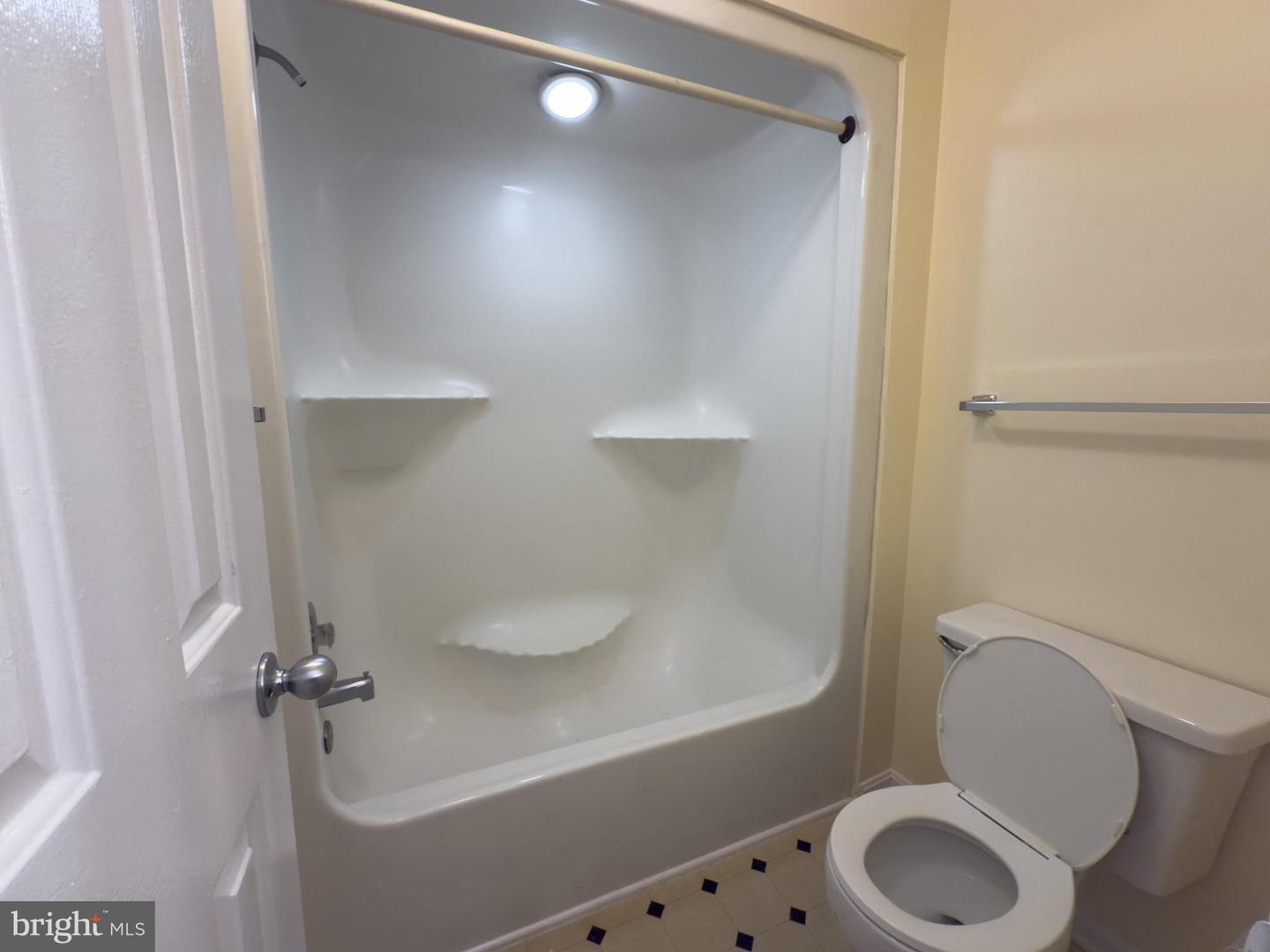 2820 LEE OAKS PLACE #302, FALLS CHURCH, Virginia 22046, 3 Bedrooms Bedrooms, ,2 BathroomsBathrooms,Residential,For sale,2820 LEE OAKS PLACE #302,VAFX2252982 MLS # VAFX2252982