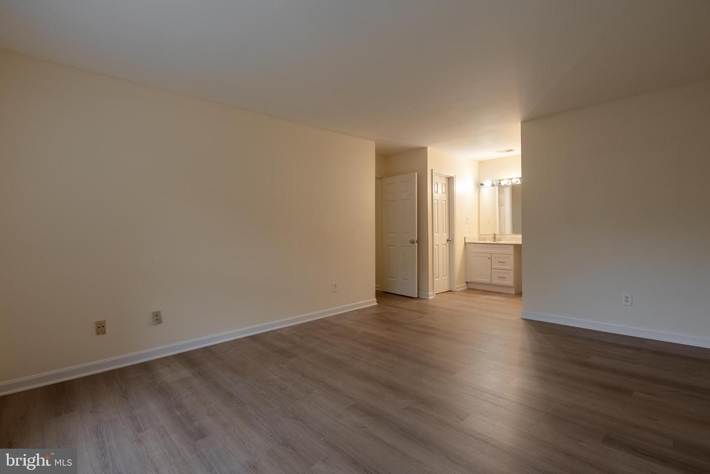 2820 LEE OAKS PLACE #302, FALLS CHURCH, Virginia 22046, 3 Bedrooms Bedrooms, ,2 BathroomsBathrooms,Residential,For sale,2820 LEE OAKS PLACE #302,VAFX2252982 MLS # VAFX2252982