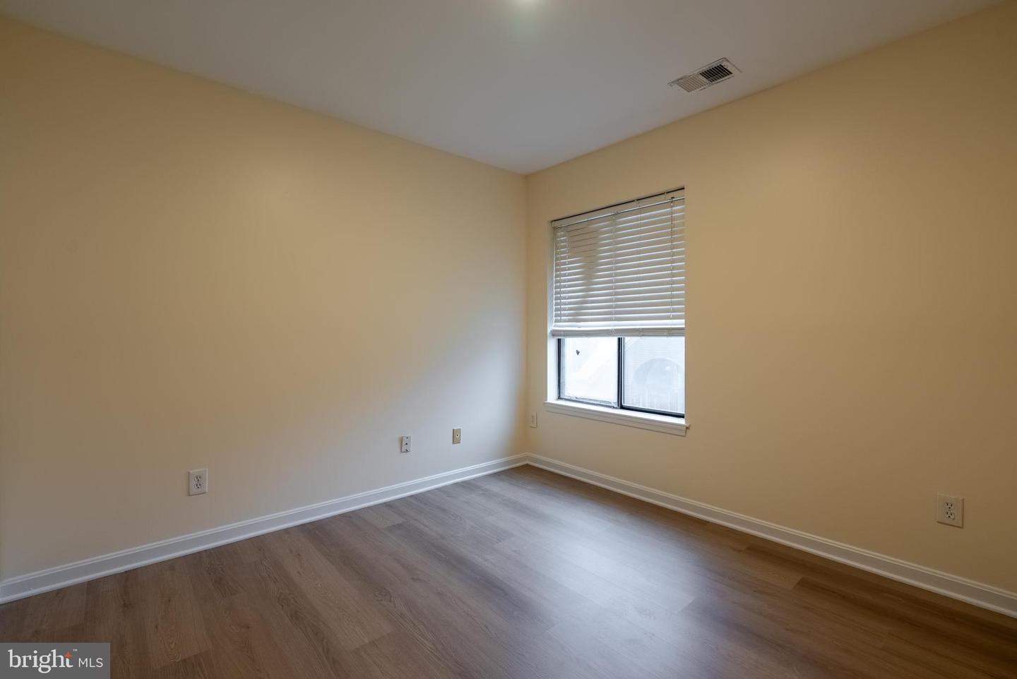 2820 LEE OAKS PLACE #302, FALLS CHURCH, Virginia 22046, 3 Bedrooms Bedrooms, ,2 BathroomsBathrooms,Residential,For sale,2820 LEE OAKS PLACE #302,VAFX2252982 MLS # VAFX2252982