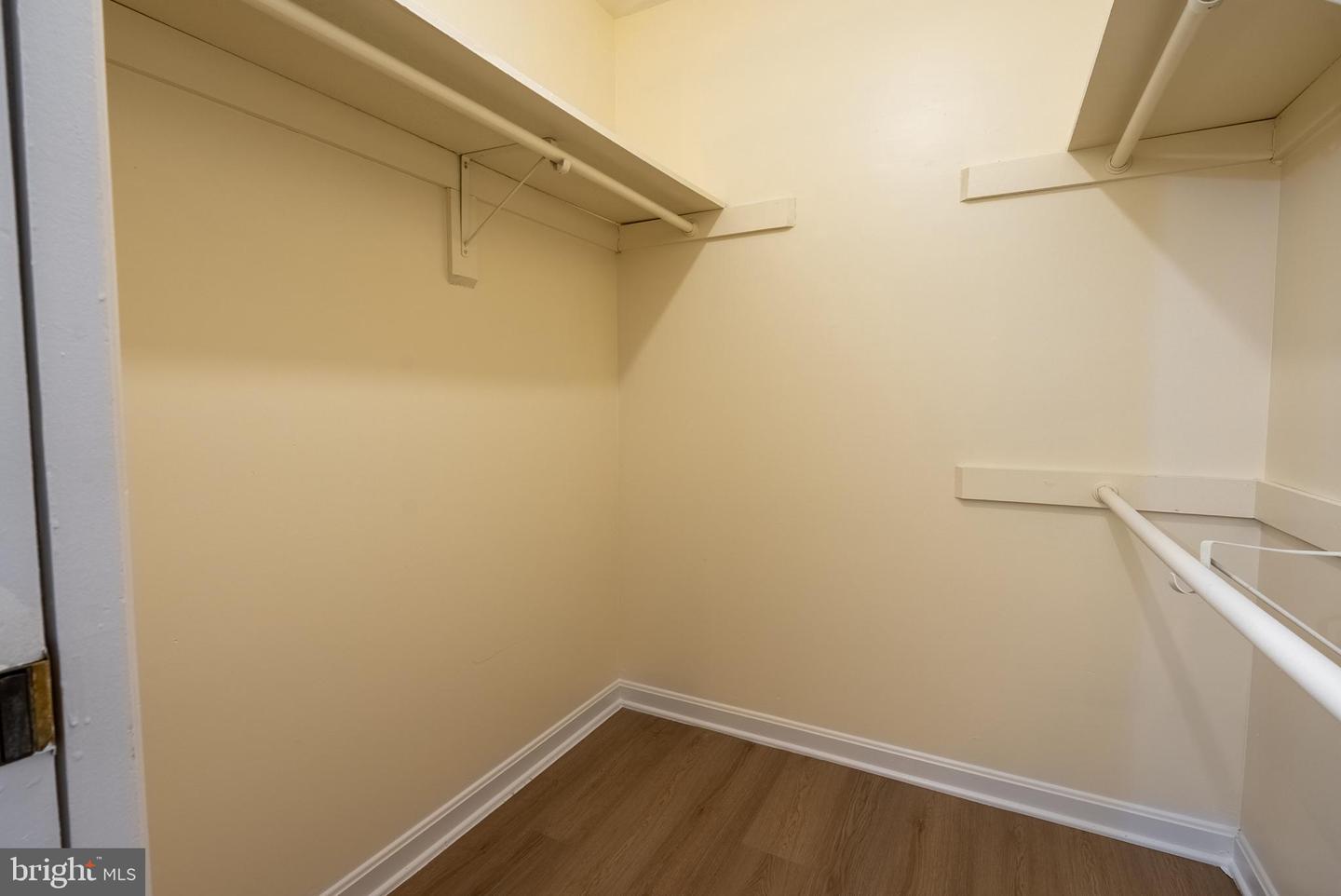 2820 LEE OAKS PLACE #302, FALLS CHURCH, Virginia 22046, 3 Bedrooms Bedrooms, ,2 BathroomsBathrooms,Residential,For sale,2820 LEE OAKS PLACE #302,VAFX2252982 MLS # VAFX2252982