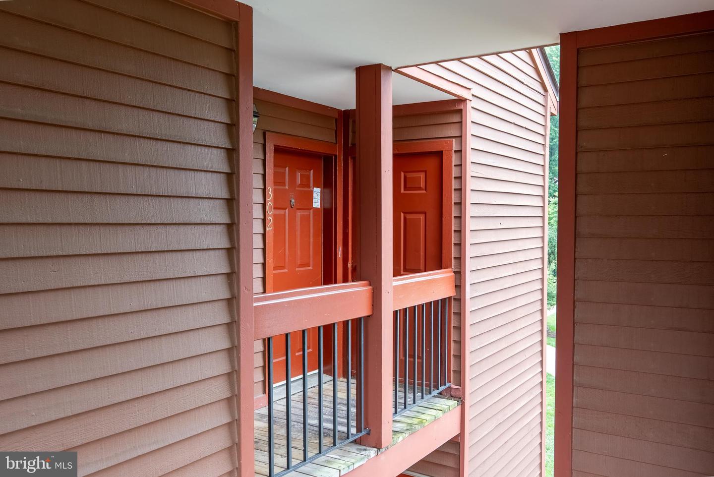 2820 LEE OAKS PLACE #302, FALLS CHURCH, Virginia 22046, 3 Bedrooms Bedrooms, ,2 BathroomsBathrooms,Residential,For sale,2820 LEE OAKS PLACE #302,VAFX2252982 MLS # VAFX2252982