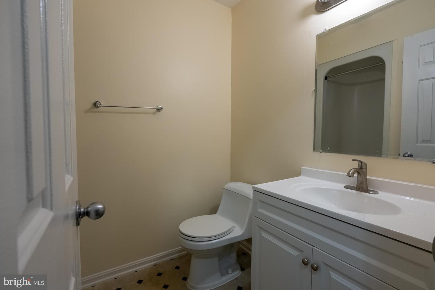 2820 LEE OAKS PLACE #302, FALLS CHURCH, Virginia 22046, 3 Bedrooms Bedrooms, ,2 BathroomsBathrooms,Residential,For sale,2820 LEE OAKS PLACE #302,VAFX2252982 MLS # VAFX2252982