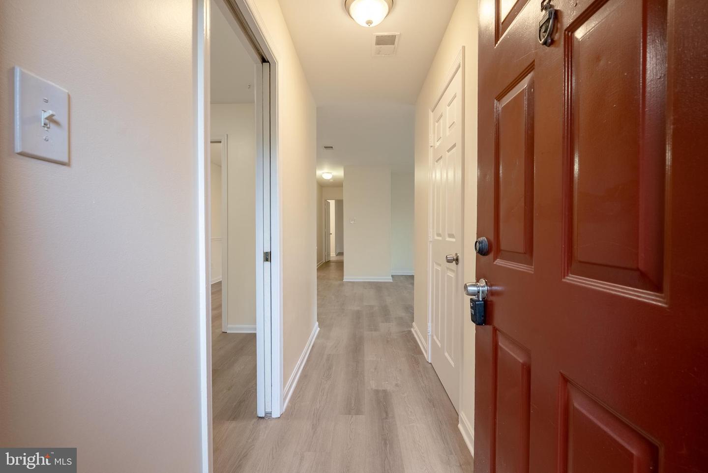 2820 LEE OAKS PLACE #302, FALLS CHURCH, Virginia 22046, 3 Bedrooms Bedrooms, ,2 BathroomsBathrooms,Residential,For sale,2820 LEE OAKS PLACE #302,VAFX2252982 MLS # VAFX2252982
