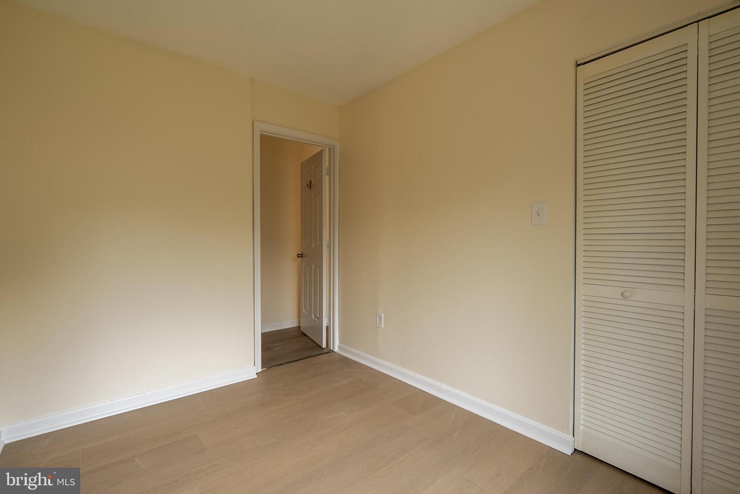 2820 LEE OAKS PLACE #302, FALLS CHURCH, Virginia 22046, 3 Bedrooms Bedrooms, ,2 BathroomsBathrooms,Residential,For sale,2820 LEE OAKS PLACE #302,VAFX2252982 MLS # VAFX2252982