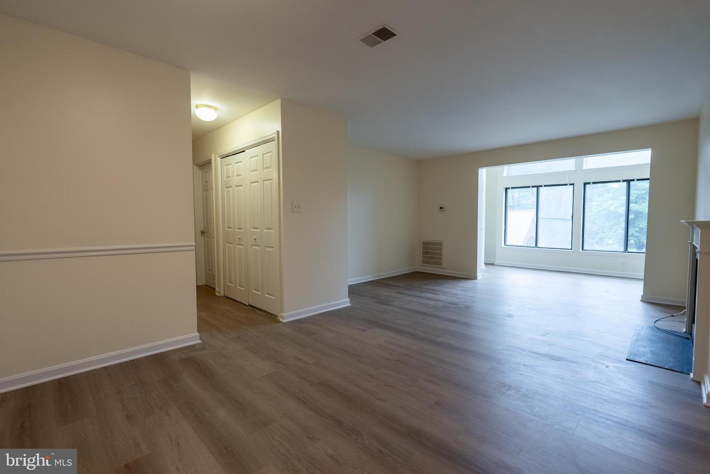2820 LEE OAKS PLACE #302, FALLS CHURCH, Virginia 22046, 3 Bedrooms Bedrooms, ,2 BathroomsBathrooms,Residential,For sale,2820 LEE OAKS PLACE #302,VAFX2252982 MLS # VAFX2252982