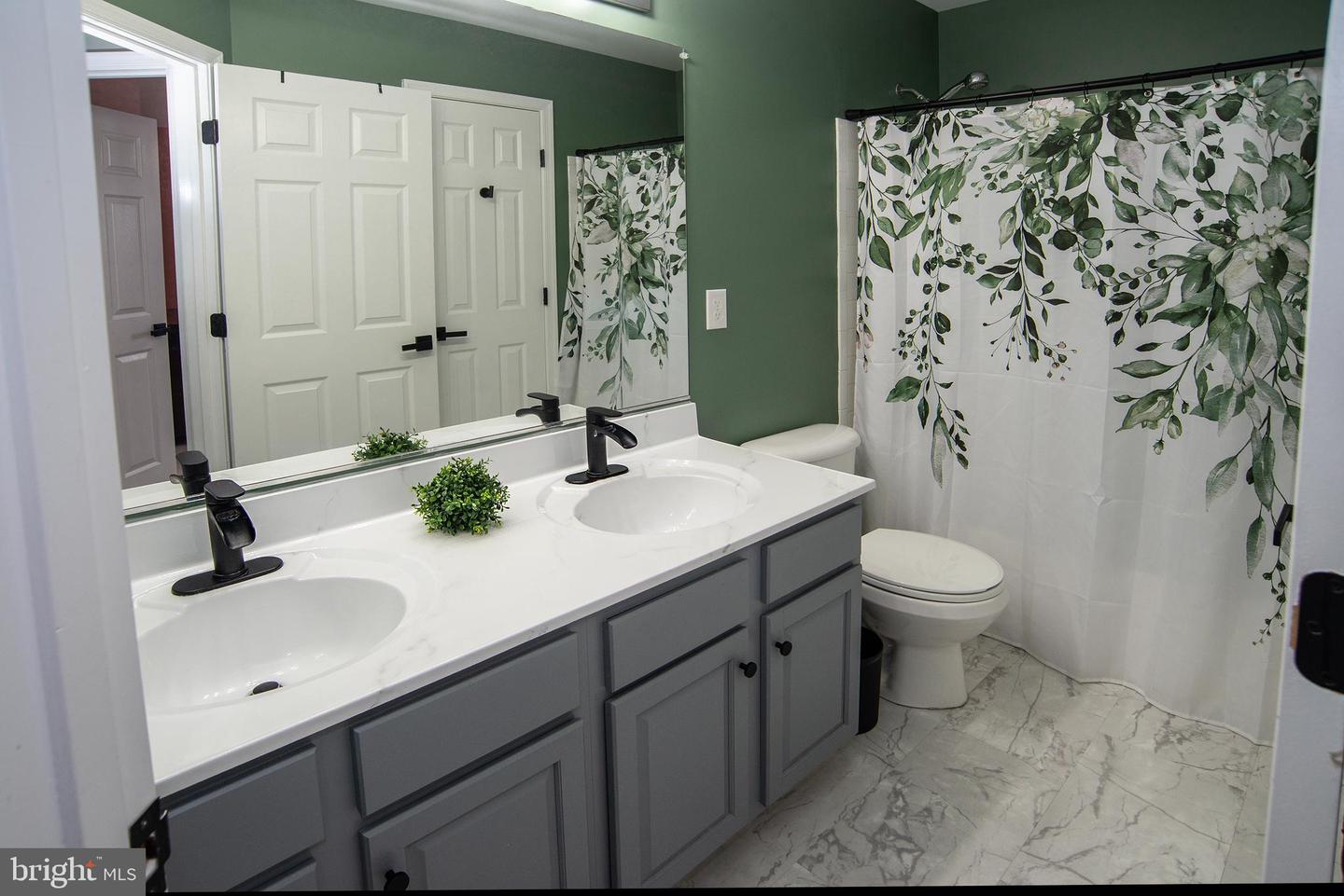 15750 CHIMNEY ROCK TER, WOODBRIDGE, Virginia 22193, 5 Bedrooms Bedrooms, ,3 BathroomsBathrooms,Residential,For sale,15750 CHIMNEY ROCK TER,VAPW2098426 MLS # VAPW2098426