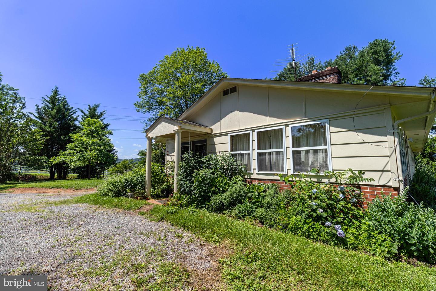 13415 CREST HILL RD, FLINT HILL, Virginia 22627, 3 Bedrooms Bedrooms, ,2 BathroomsBathrooms,Residential,For sale,13415 CREST HILL RD,VARP2002164 MLS # VARP2002164
